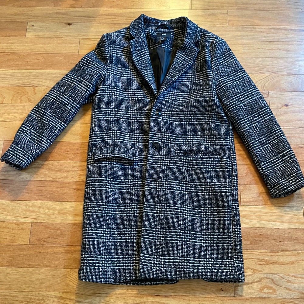 H&M Houndstooth Overcoat. Black/White. Size 40R.